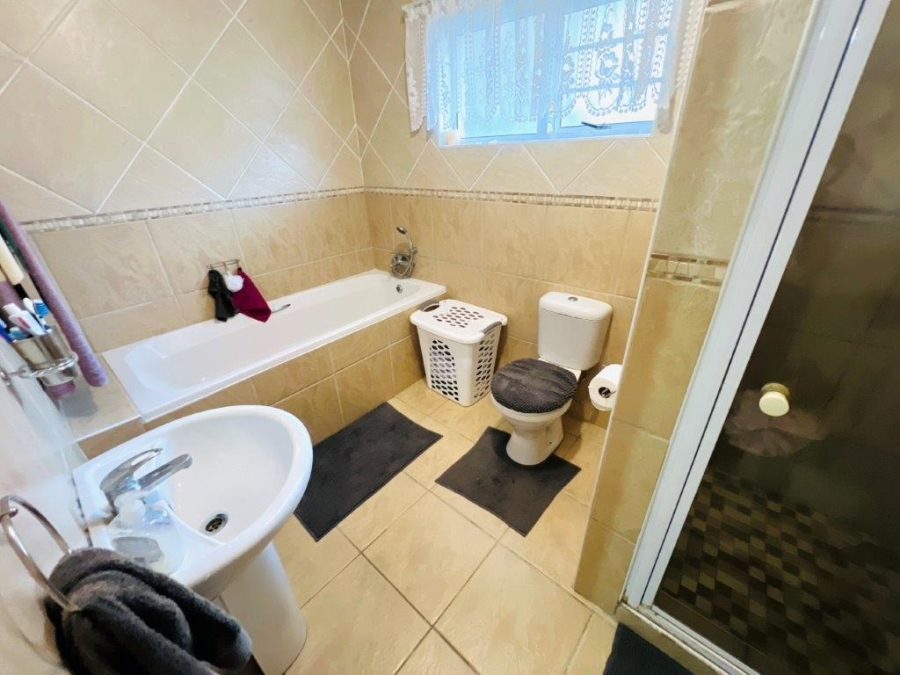 4 Bedroom Property for Sale in Chiselhurst Eastern Cape